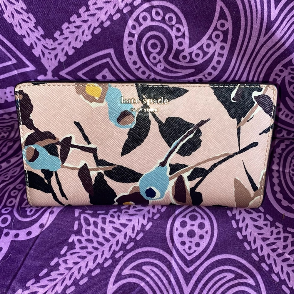 (SOLD)Kate Spade Slim Bifold Wallet